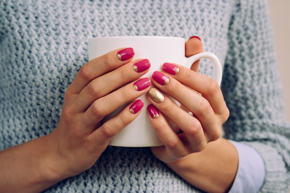 Sideway French Maniküre: Diesen Nageltrend lieben wir