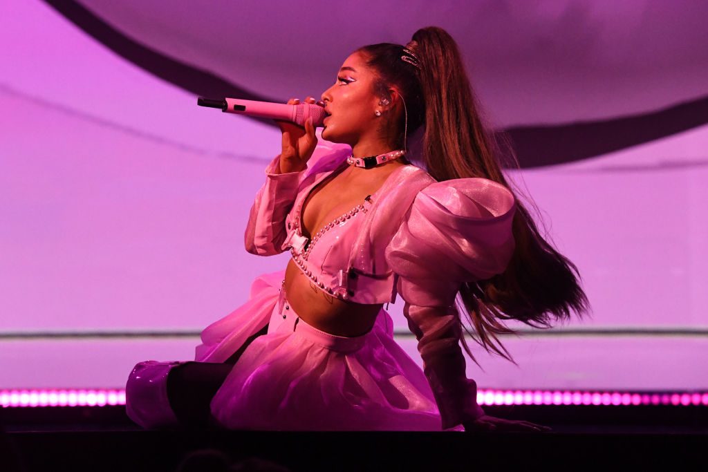 Ariana Grande lässt kleines Liebestattoo mit riesigem Motiv überstechen