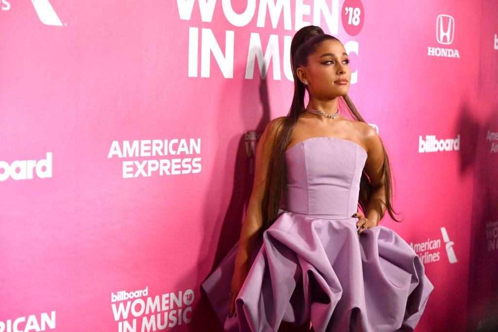 Outet sich Ariana Grande in ihrem neuen Song als bisexuell?