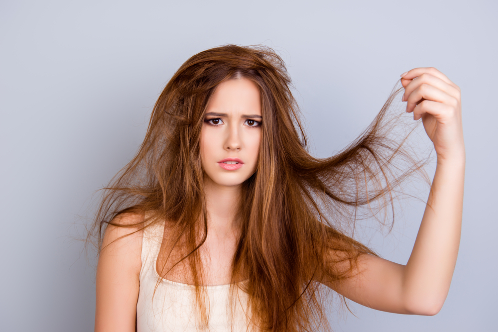 So bändigst du trockenes Frizz-Haar