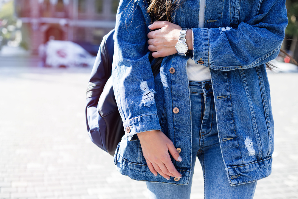 Cremefarbene Double-Denim-Kombinationen: So stylst du den Sommertrend