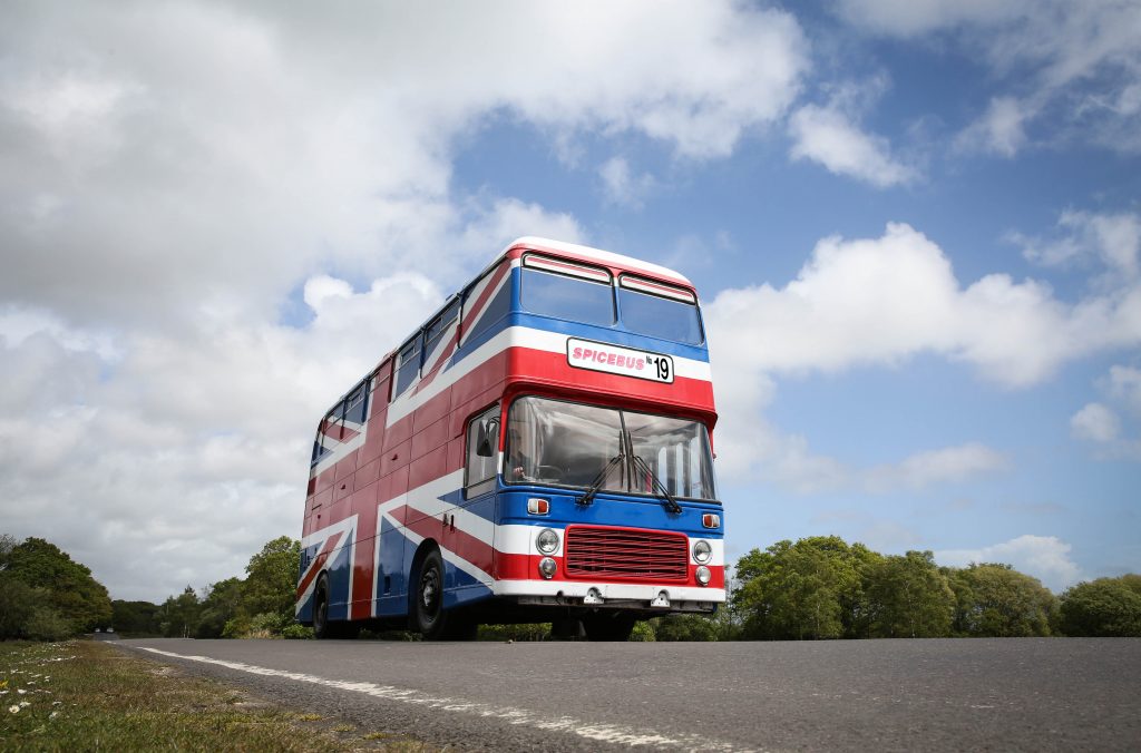 Spice Girls Bus auf Airbnb: Fan inseriert Orginal-Bus aus dem Film