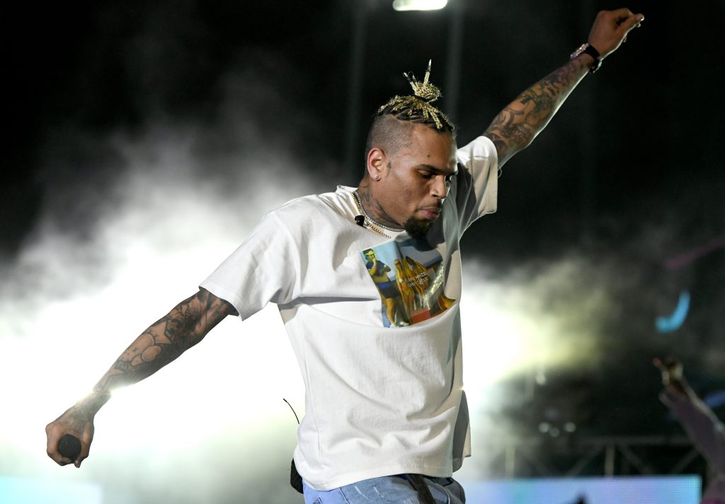 Chris Brown erscheint nicht zu Anhörung wegen Vergewaltigungsvorwurf in Paris