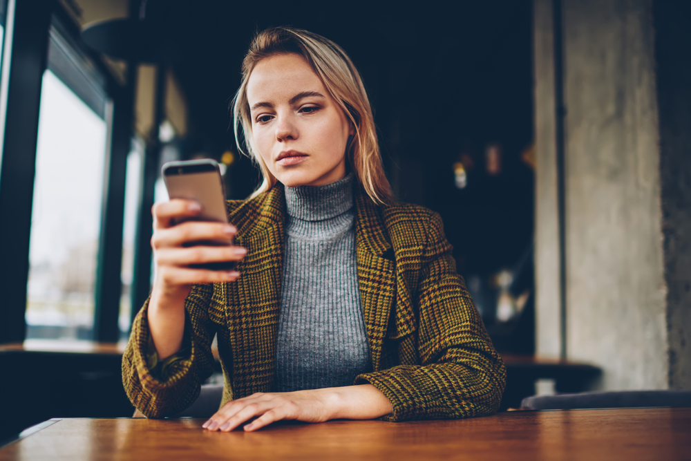 Hörner wegen Smartphone: Handys verändern das menschliche Skelett