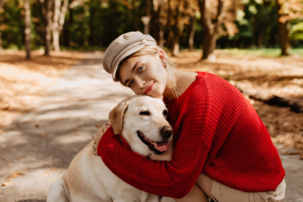 Studie: Frauen schlafen neben einem Hund besser als neben einem Mann