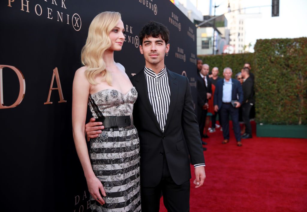 Hund von Joe Jonas und Sophie Turner bei Autounfall gestorben