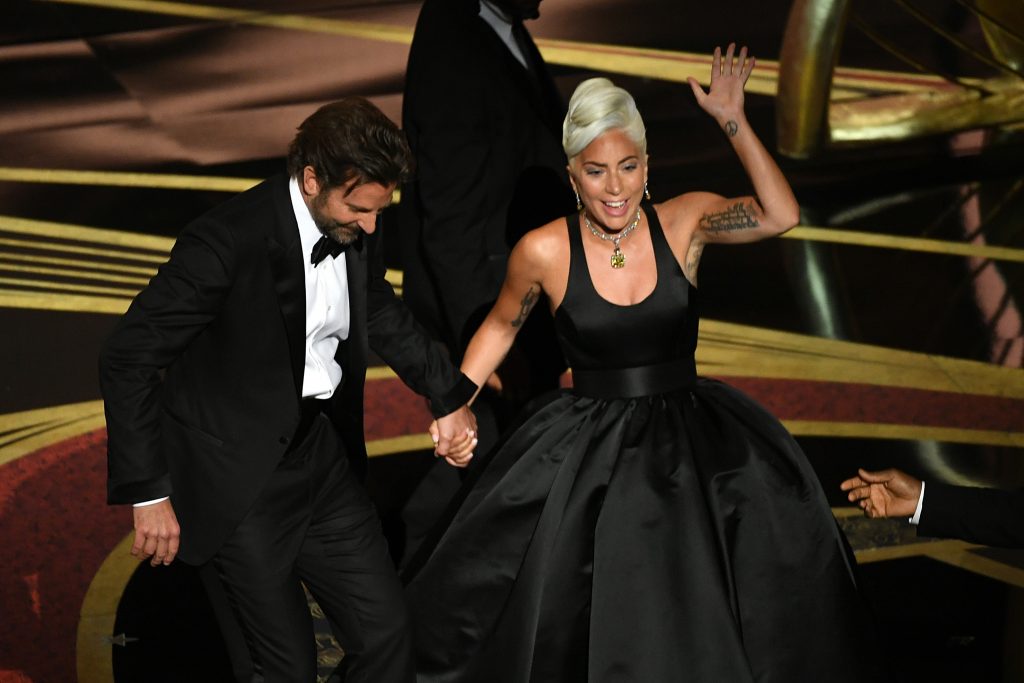 Ist Lady Gaga bei Bradley Cooper eingezogen?