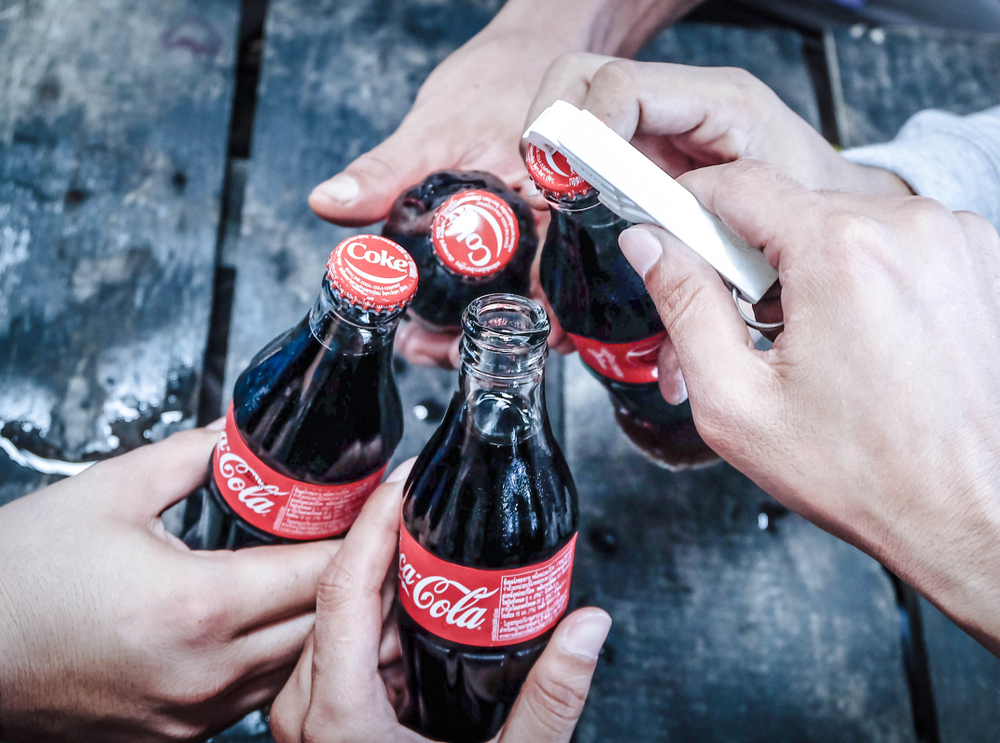 Coca-Cola Werbung mit schwulem Pärchen sorgt in Ungarn für Aufregung