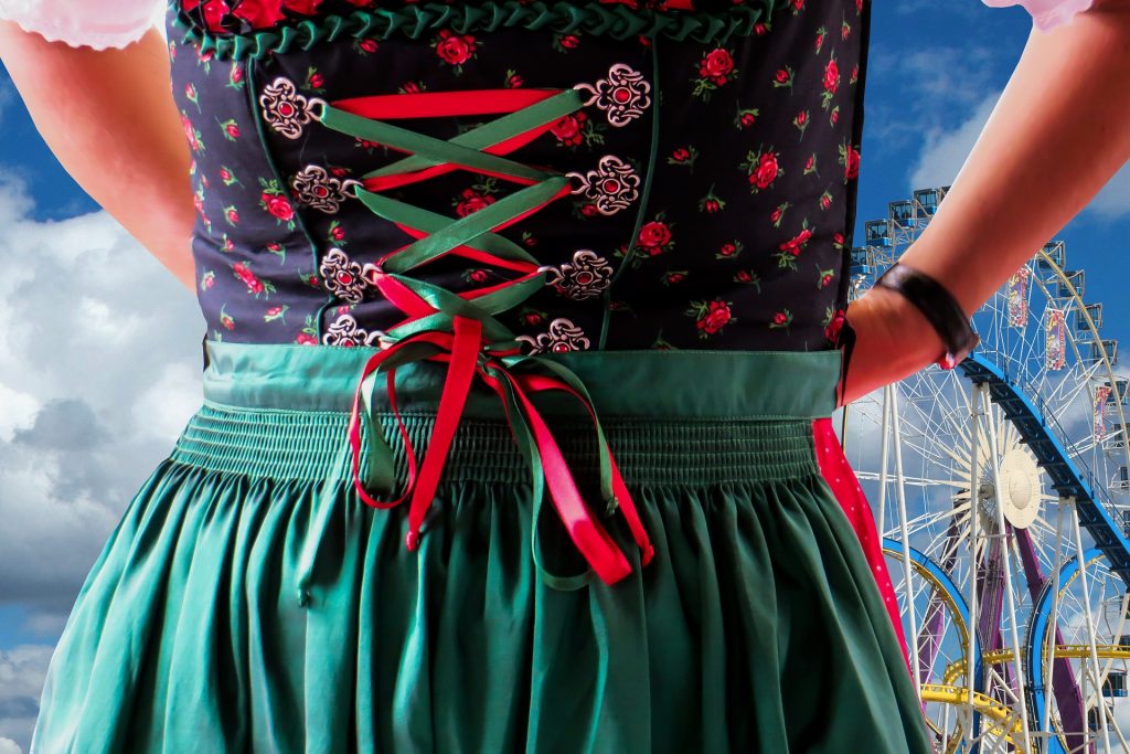 Mini-Dirndl – Das Outfit für jede Gelegenheit