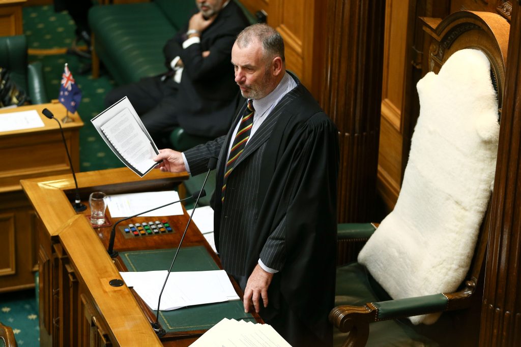 Neuseeland: Parlamentssprecher springt als Babysitter ein
