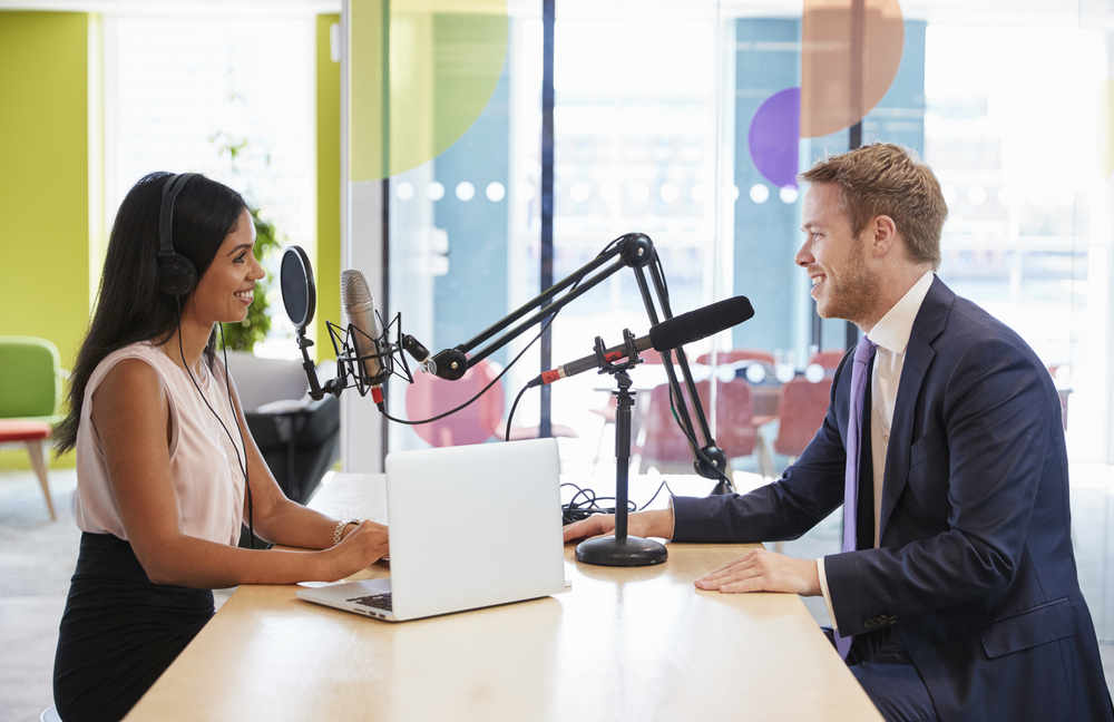 Karriere-Frauen: In diese 6 Podcasts solltet ihr reinhören