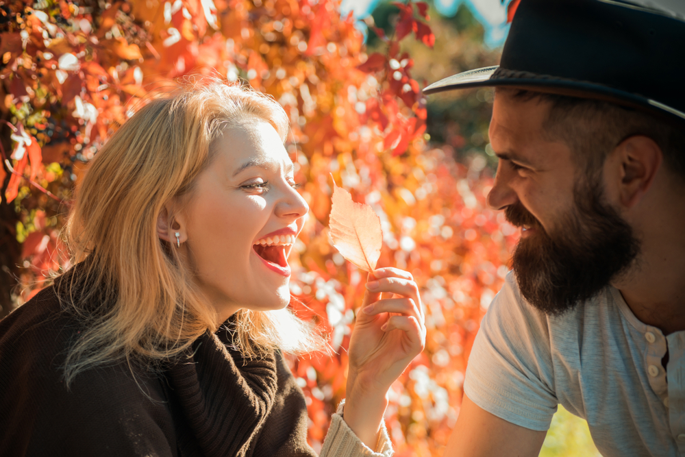 Diese 5 Sternzeichen verlieben sich im Herbst