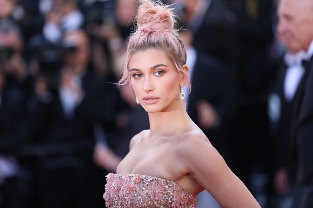 Hailey Bieber postet Hochzeitskleid auf Instagram