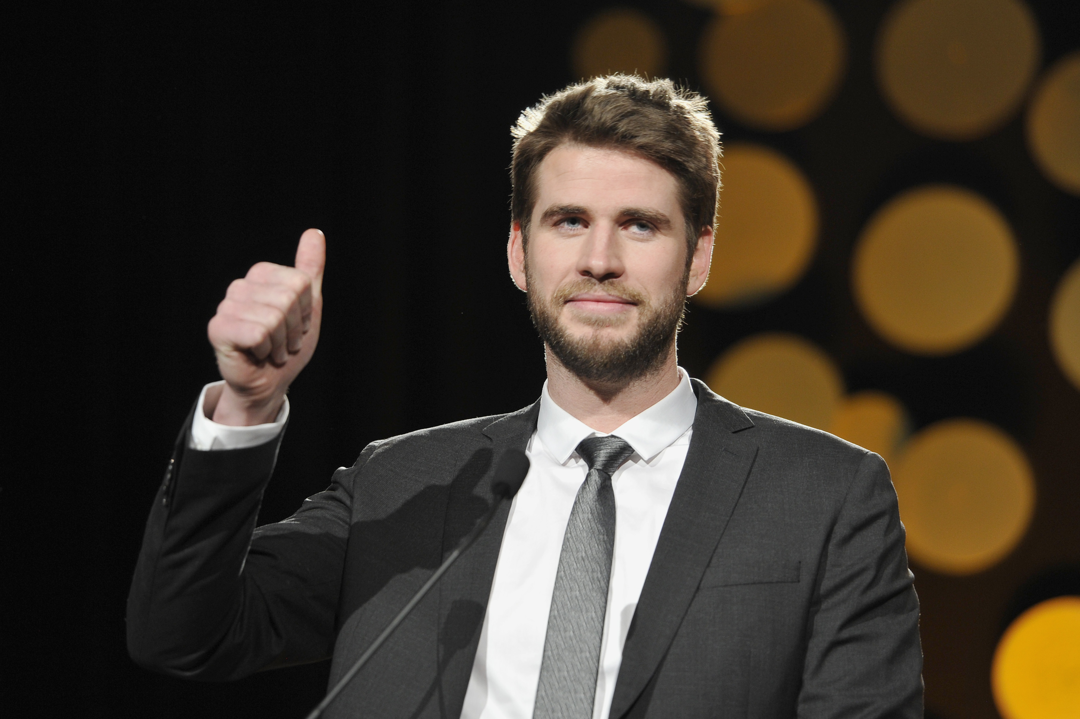 Liam Hemsworth Nach Miley hat auch er eine Neue