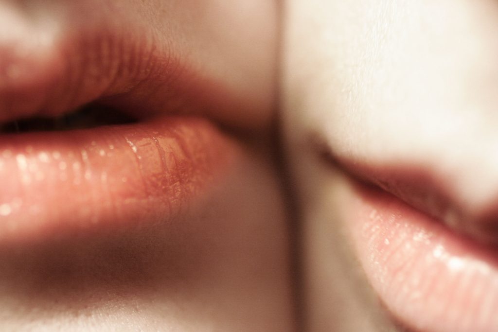 “Necking”: Das steckt hinter dem Sex-Trend “Necking”: Das steckt hinter dem Sex-Trend