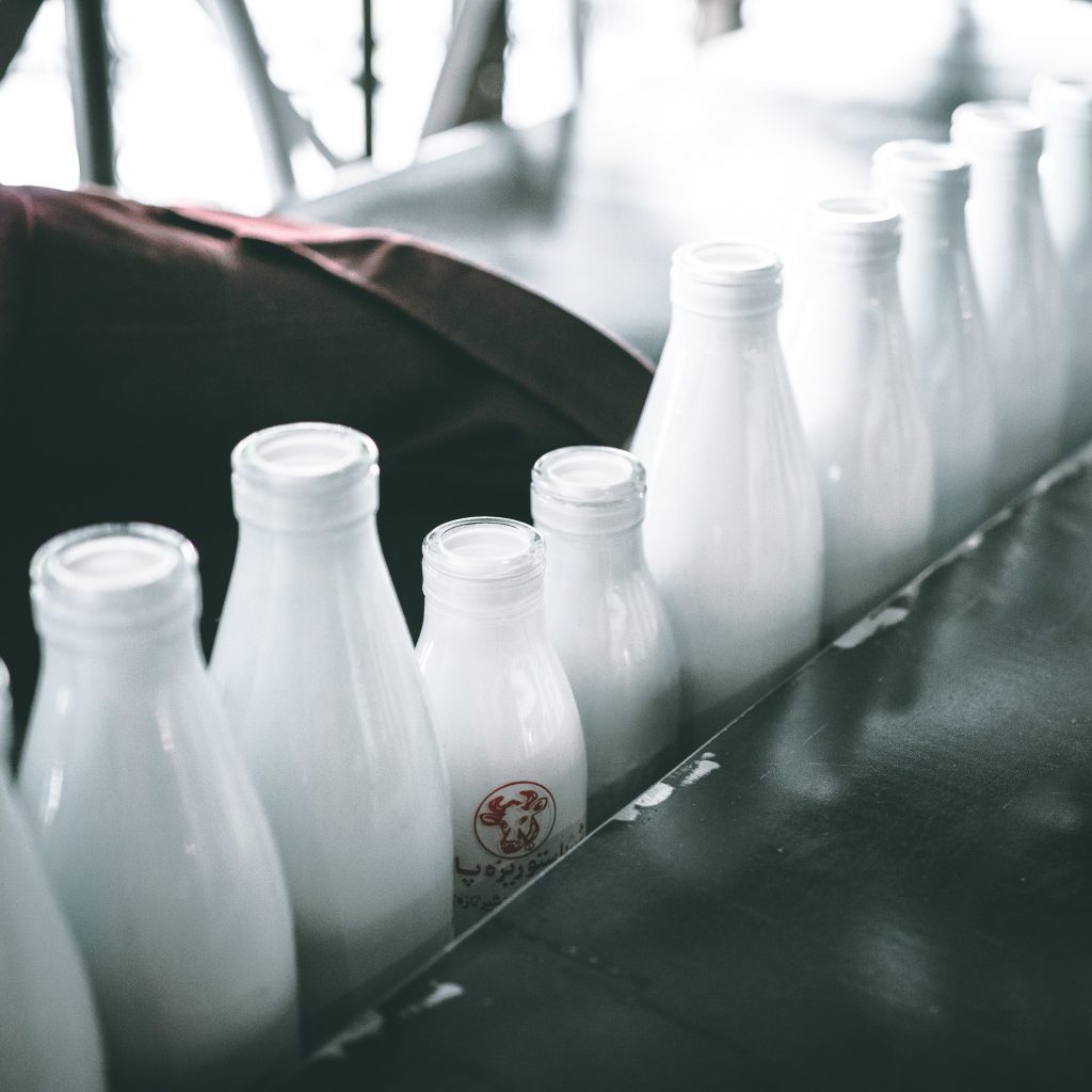 Milch mit Bakterien verseucht: Deutsche Supermärkte starten Rückruf