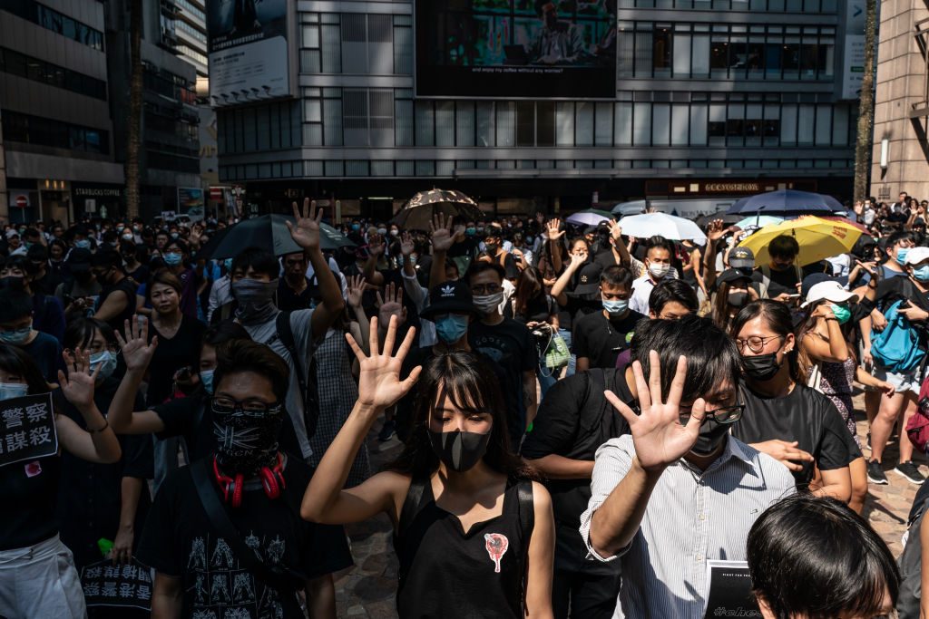 Hong Kong Proteste: Polizei schießt auf Teenager