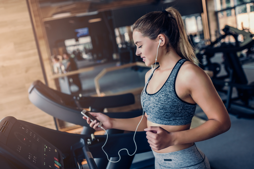 Joggen: Handy in der Hand kann zu Verletzungen führen