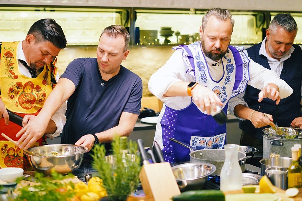 Tim Mälzer, Tim Raue, Mario Lohninger und Roland Trettl (Foto: TVNOW / Stefan Gregorowius)