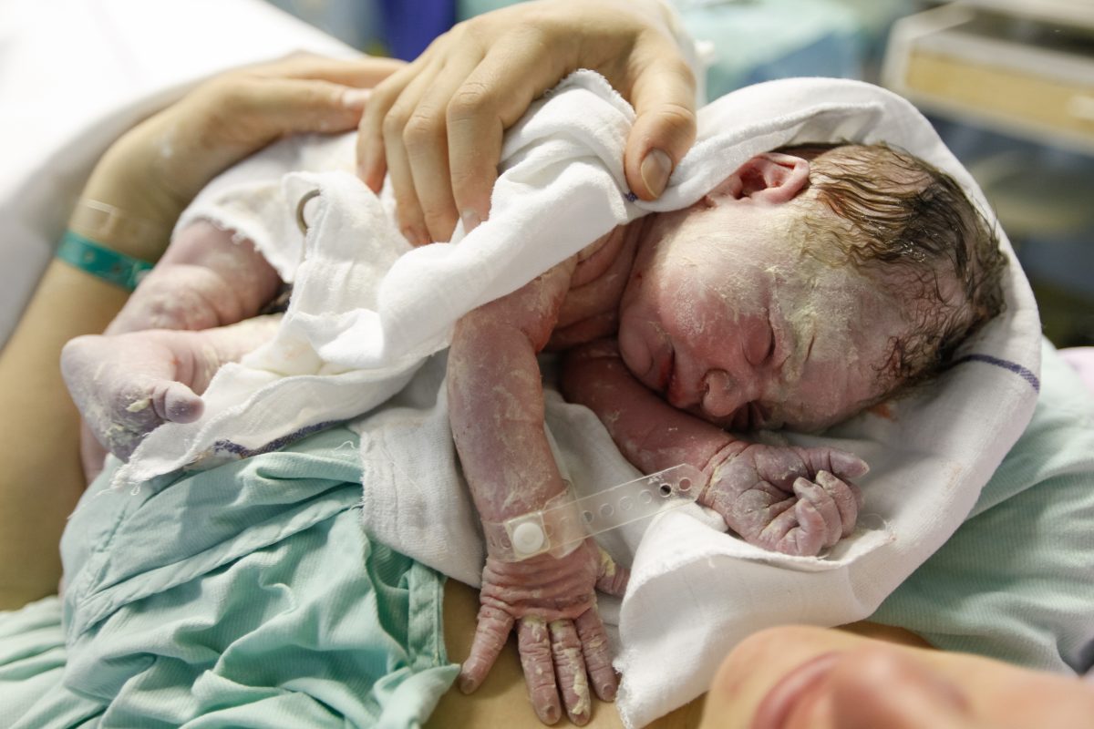 Mutter bei Geburt betrunken: Baby stirbt mit 3 Promille im Blut