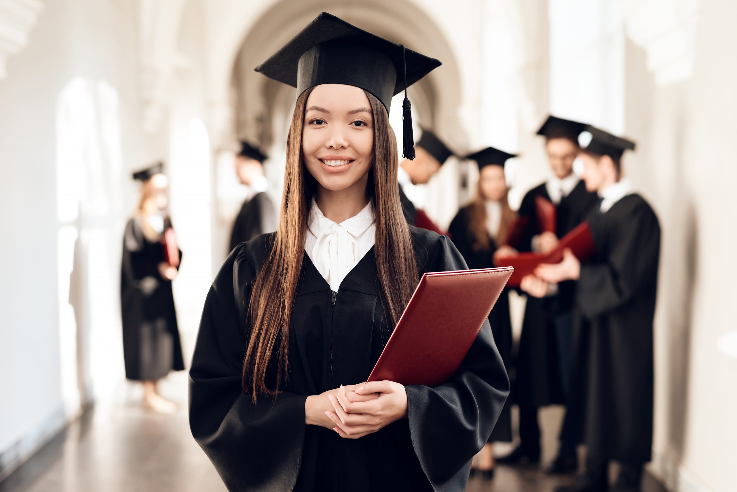 Степень магистра ботаники. Одежда для окончания университета. Educated фото человек. Степень магистра ботаники. That was the year she graduated.