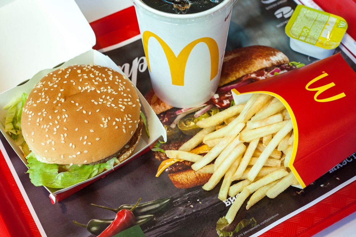 McDonalds: Frau findet Metallstange in Burger