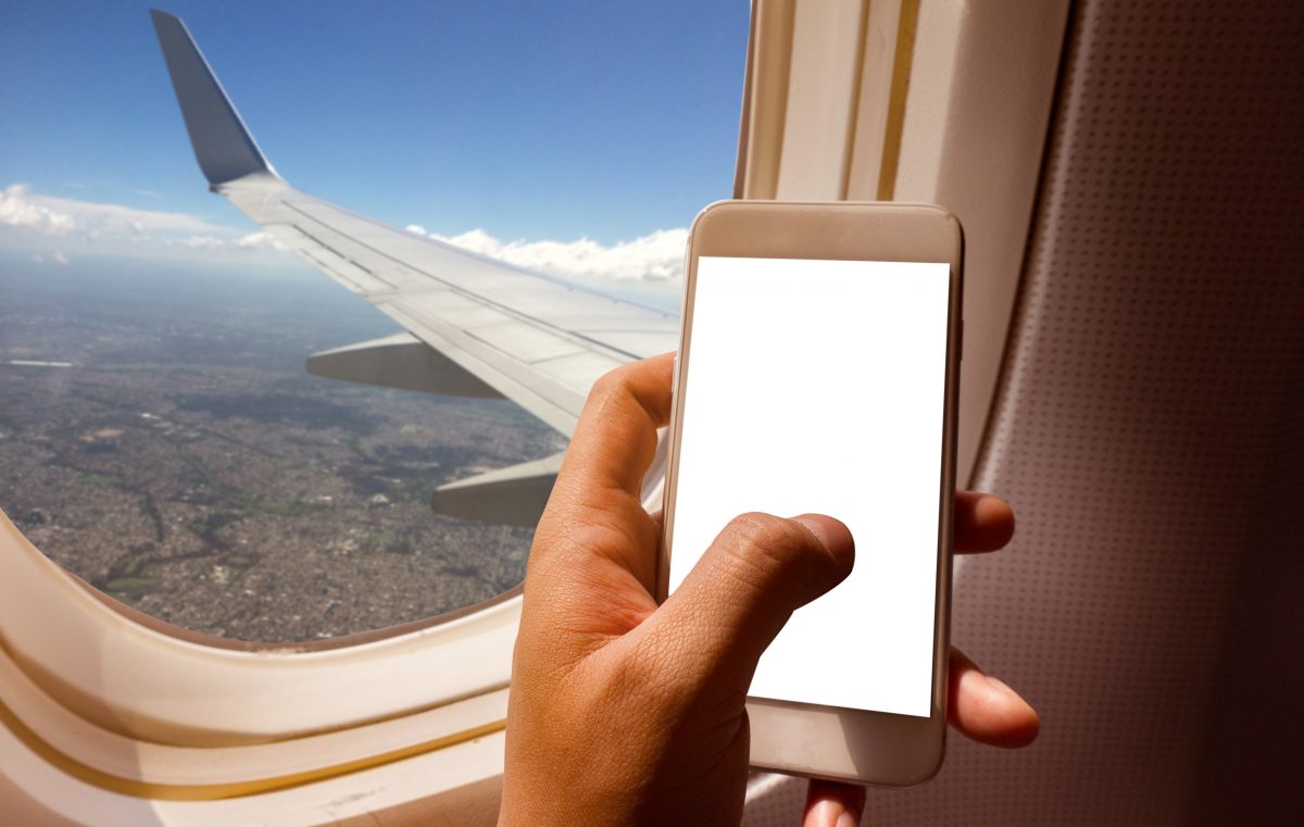 Passagier isst sein Smartphone: Flieger muss notlanden