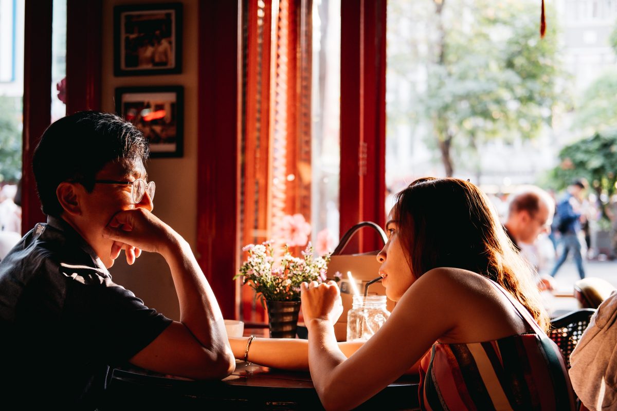 „Mosting“: Das steckt hinter dem Dating-Trend