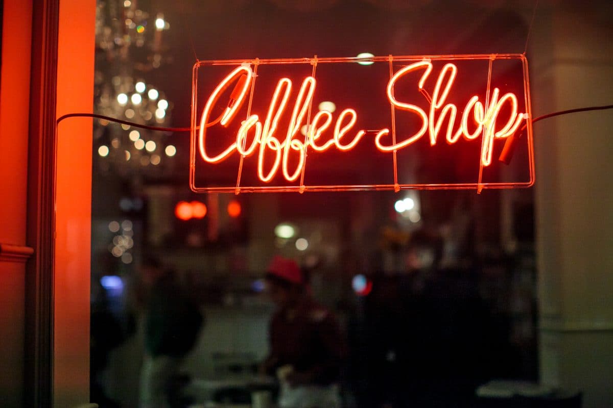 Wegen Coronavirus: Niederländer räumen Coffeeshops leer