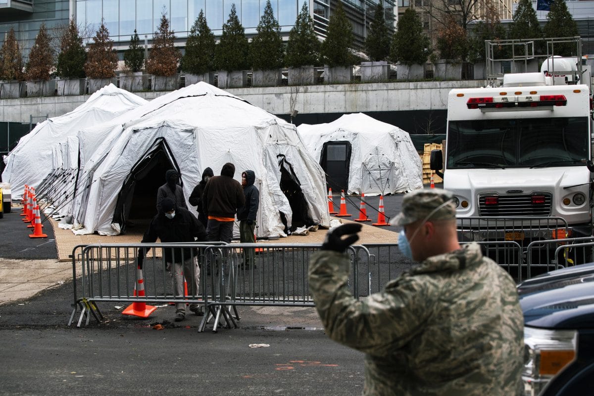 New York baut Leichenhallen aus Zelten: Coronavirus-Epizentrum USA