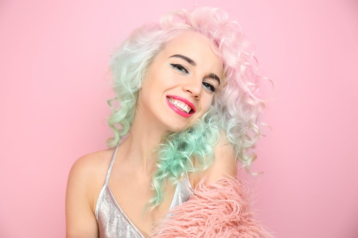 Holographic Hair: Dieser 3D-Haar-Trend ist 2020 in