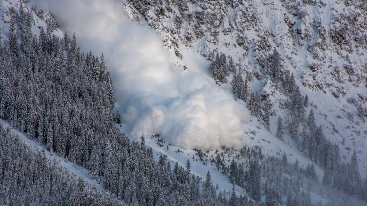 Lawine in der Steiermark riss drei Ski-Tourengeher mit