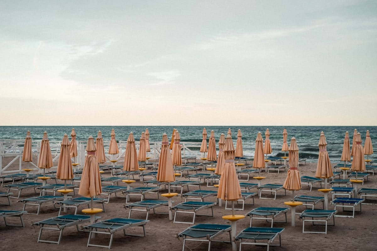 Italien: Kommt jetzt Strandurlaub in Plexiglas-Boxen?