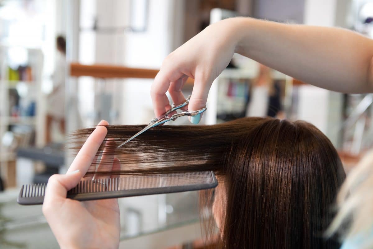 Erste Lockerungen: Schweizer gehen Haare schneiden und Blumen kaufen