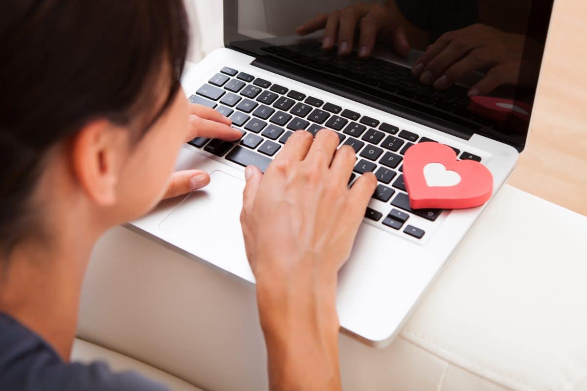 Diese 3 Sternzeichen finden die große Liebe beim Online-Dating in der Quarantäne