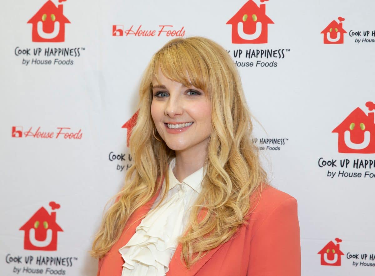 „Big Bang Theory“-Star Melissa Rauch bekommt zweites Baby, Vater sieht via FaceTime zu