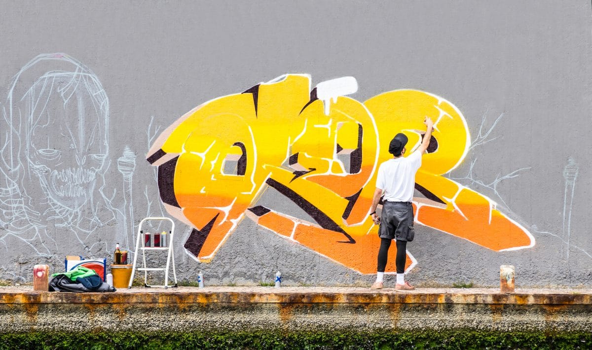 Streetart-Künstler Mobstr trickst Stadtreinigung aus und lässt sie neues Motiv zeichnen