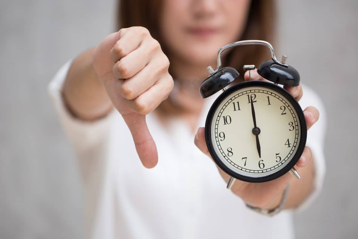 In the morning задания. What do you do to help your family 4 класс. My working day to begin at 7 o'clock i to get up to switch ответы. O'clock часы. Finish work at 6 часы.