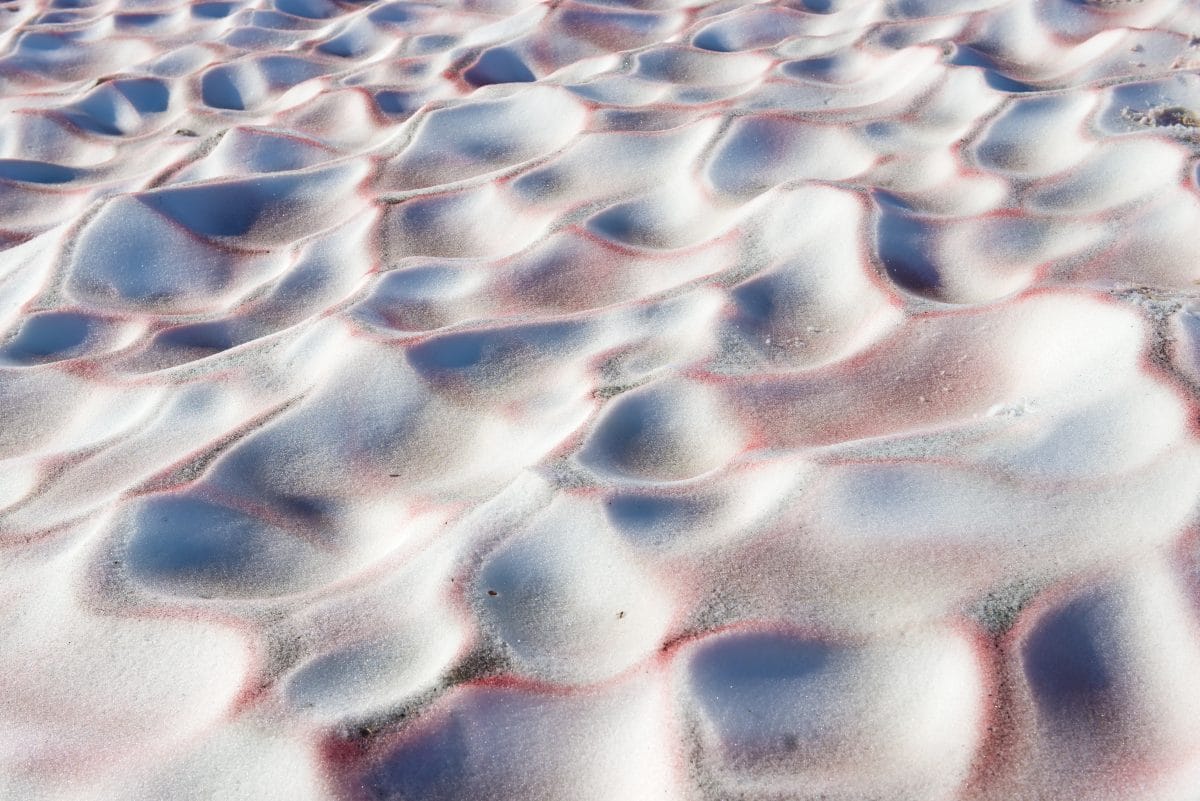 Gletscher in Italien färbt sich pink