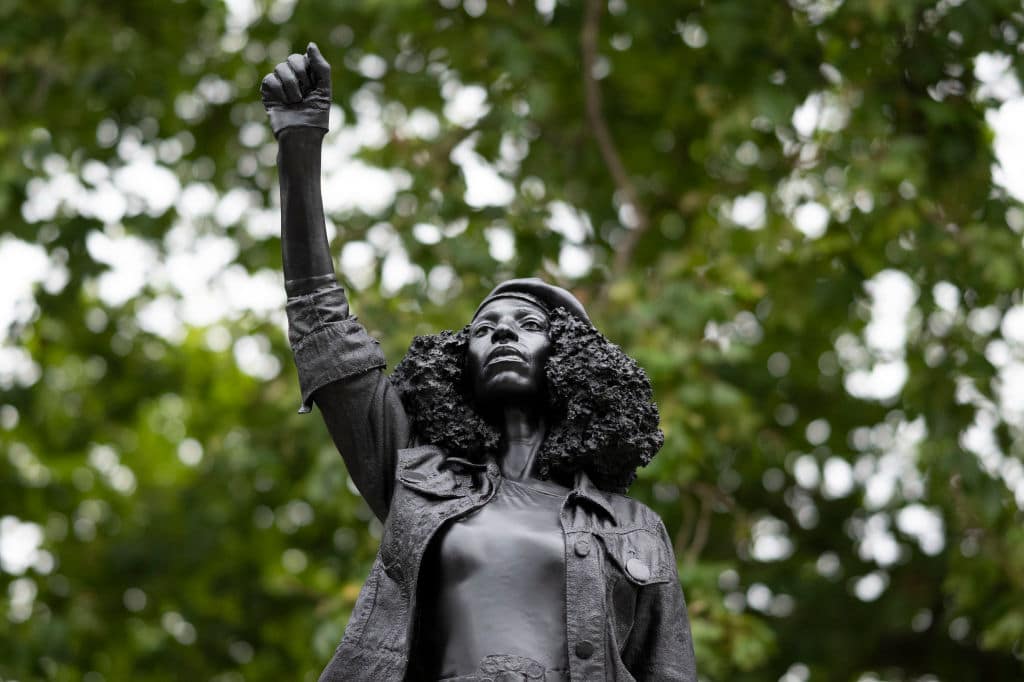 Statue von BLM-Demonstrantin Jen Reid in Bristol wieder abmontiert