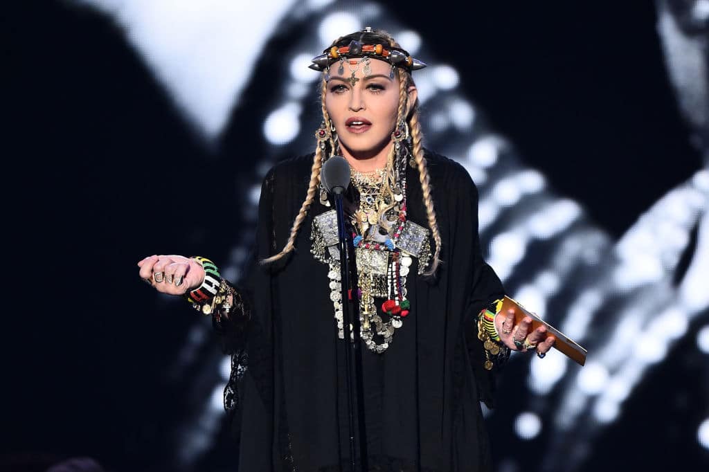 Instagram markiert Posting von Madonna als Fake News