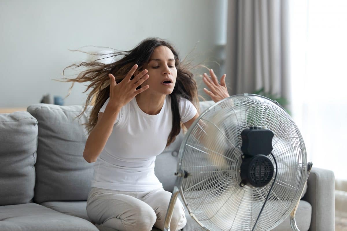 5 eklige Dinge, mit denen alle Frauen im Sommer kämpfen