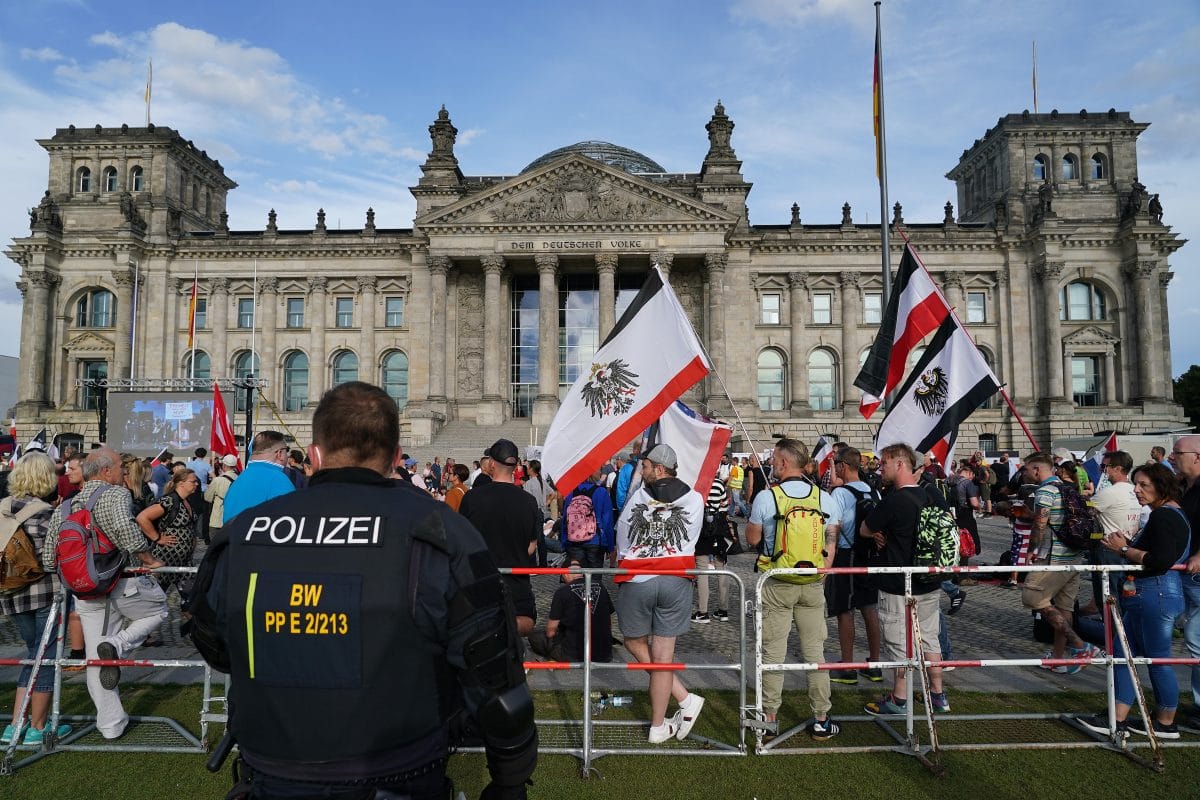 Corona-Demonstrationen in Berlin: Sturm auf Reichstag sorgt für Empörung