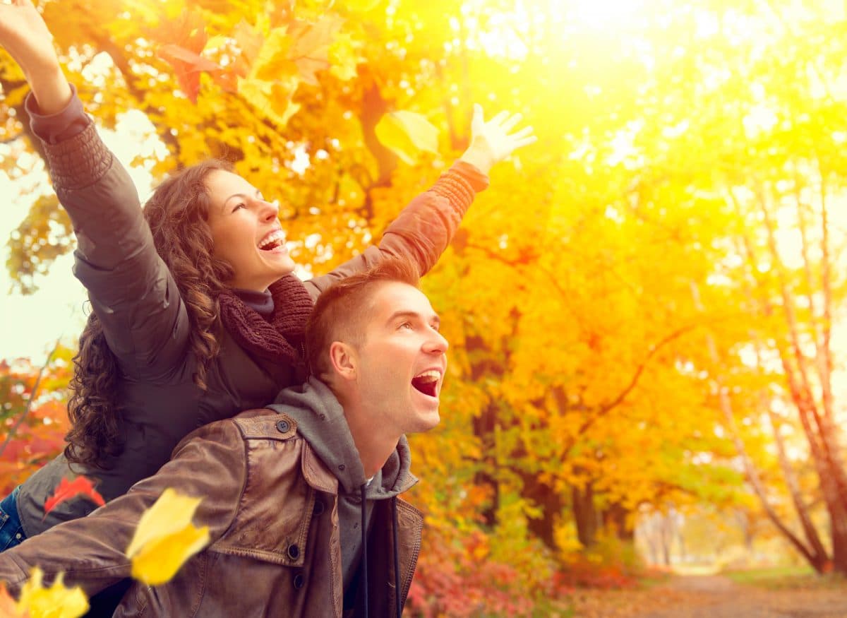 Diese Sternzeichen finden im Herbst ihre große Liebe