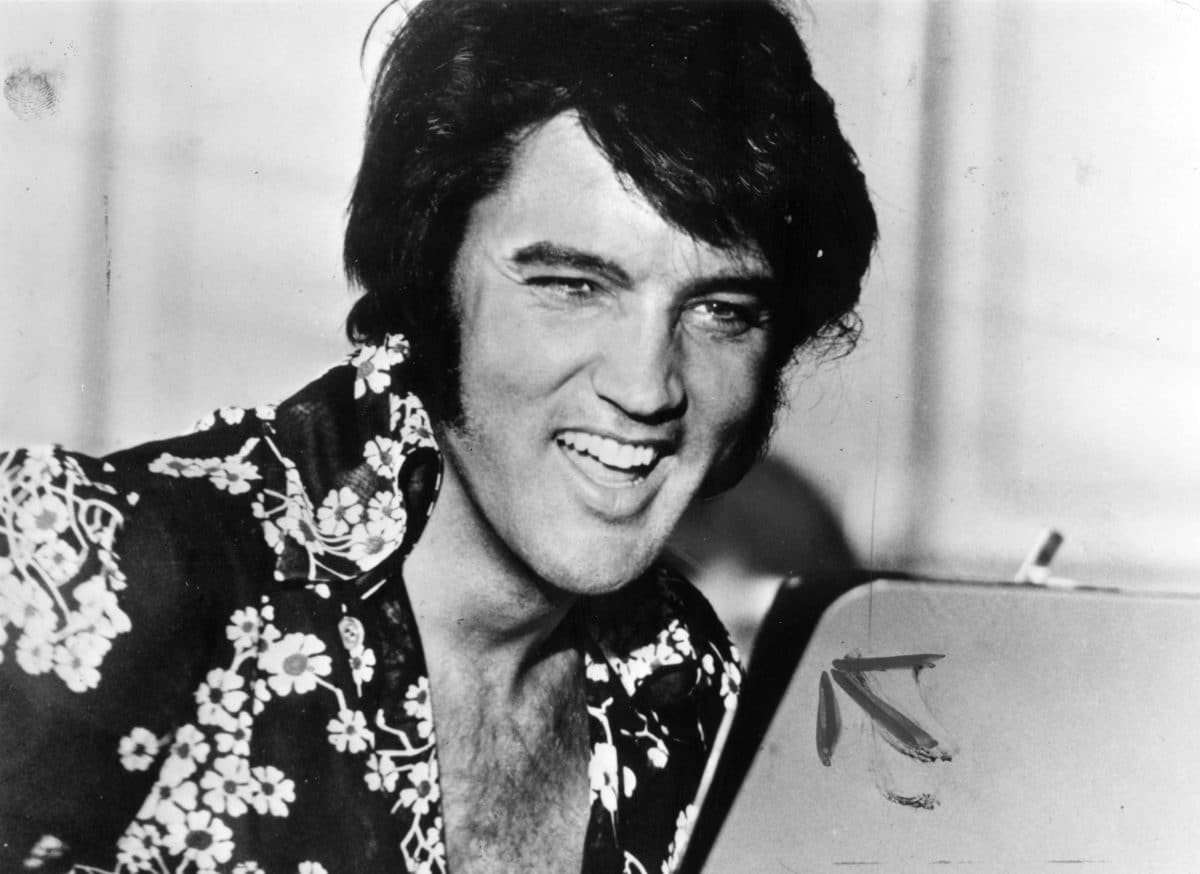 Gitarre von Elvis Presley um 1,32 Millionen Dollar verkauft