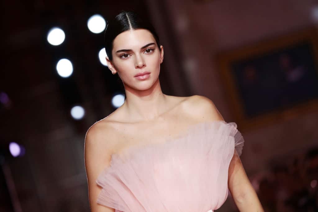 Kendall Jenner turtelt mit neuem Freund am Strand