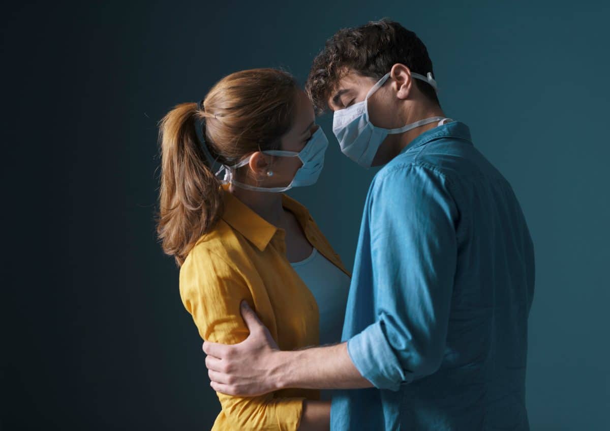 Oberste Medizinerin in Kanada empfiehlt Schutzmaske während Sex