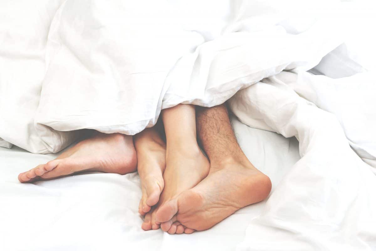 5 Sex-Stellungen für faule Pärchen