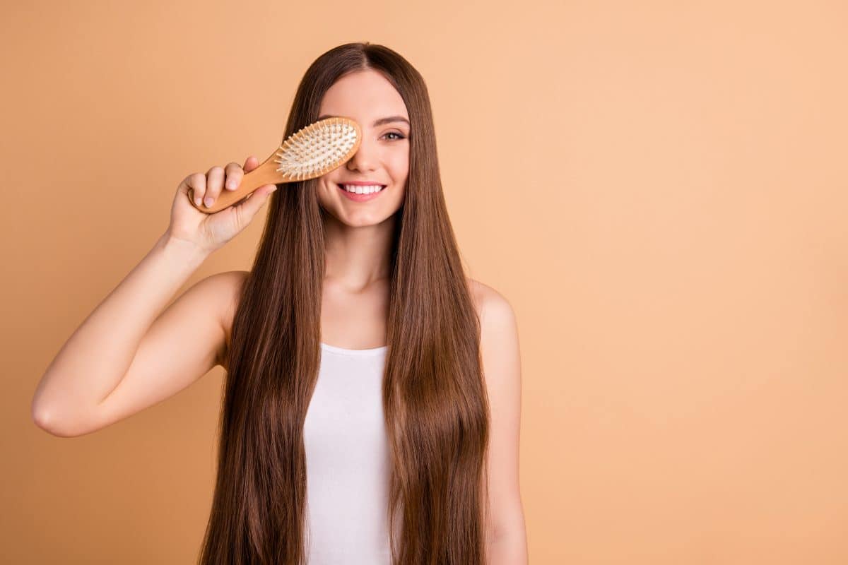 Elektrische Haare: 5 Tipps gegen eine statisch aufgeladene Mähne