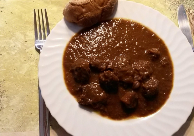 Rindsgulasch nach Omas Rezept